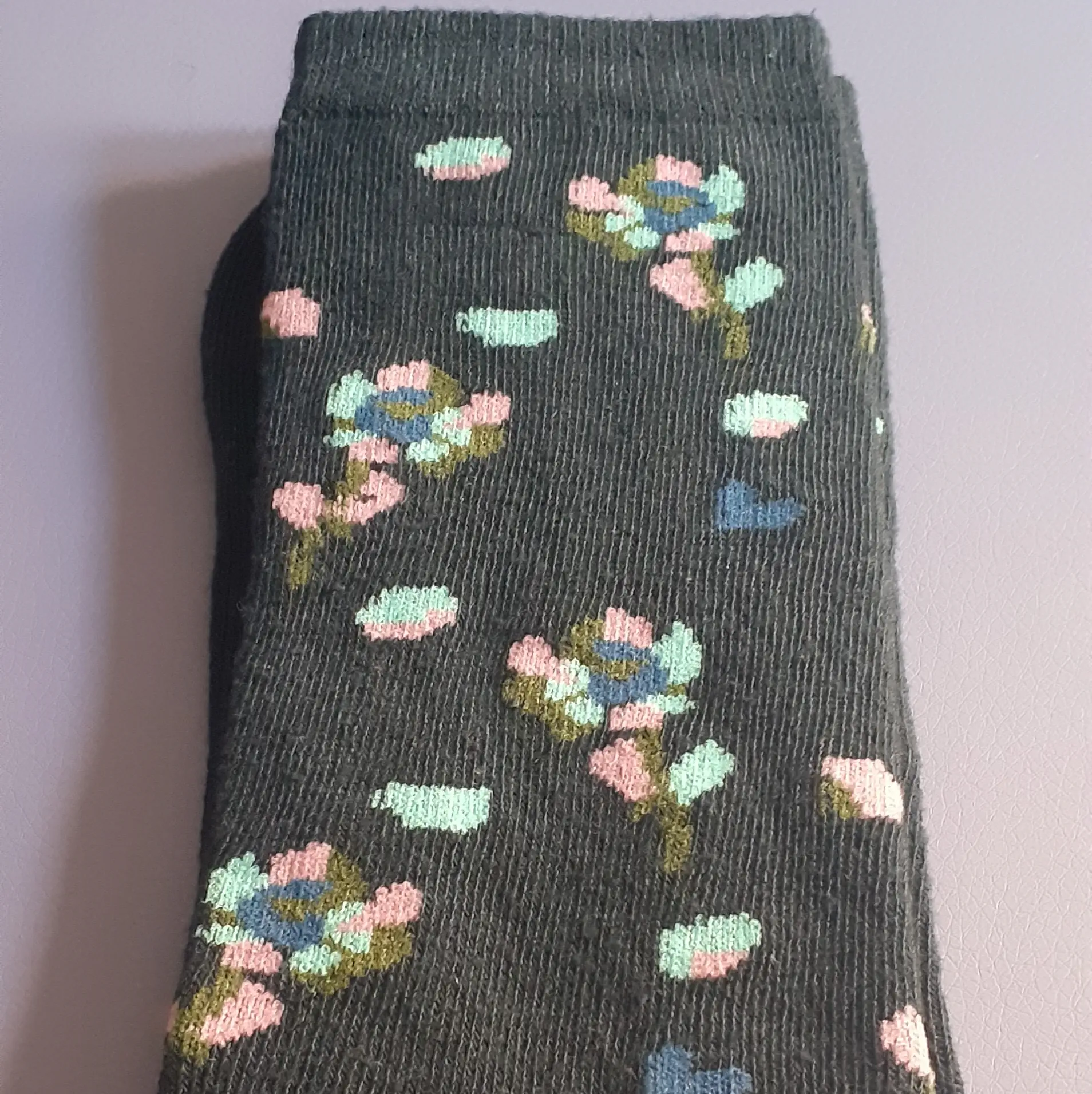 Calcetines-Mujer-Gris-Flores_resultado