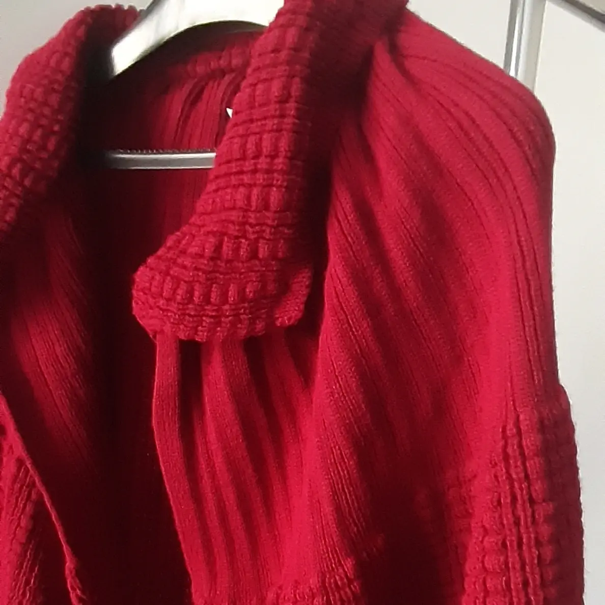 Suéter gris cuello alto