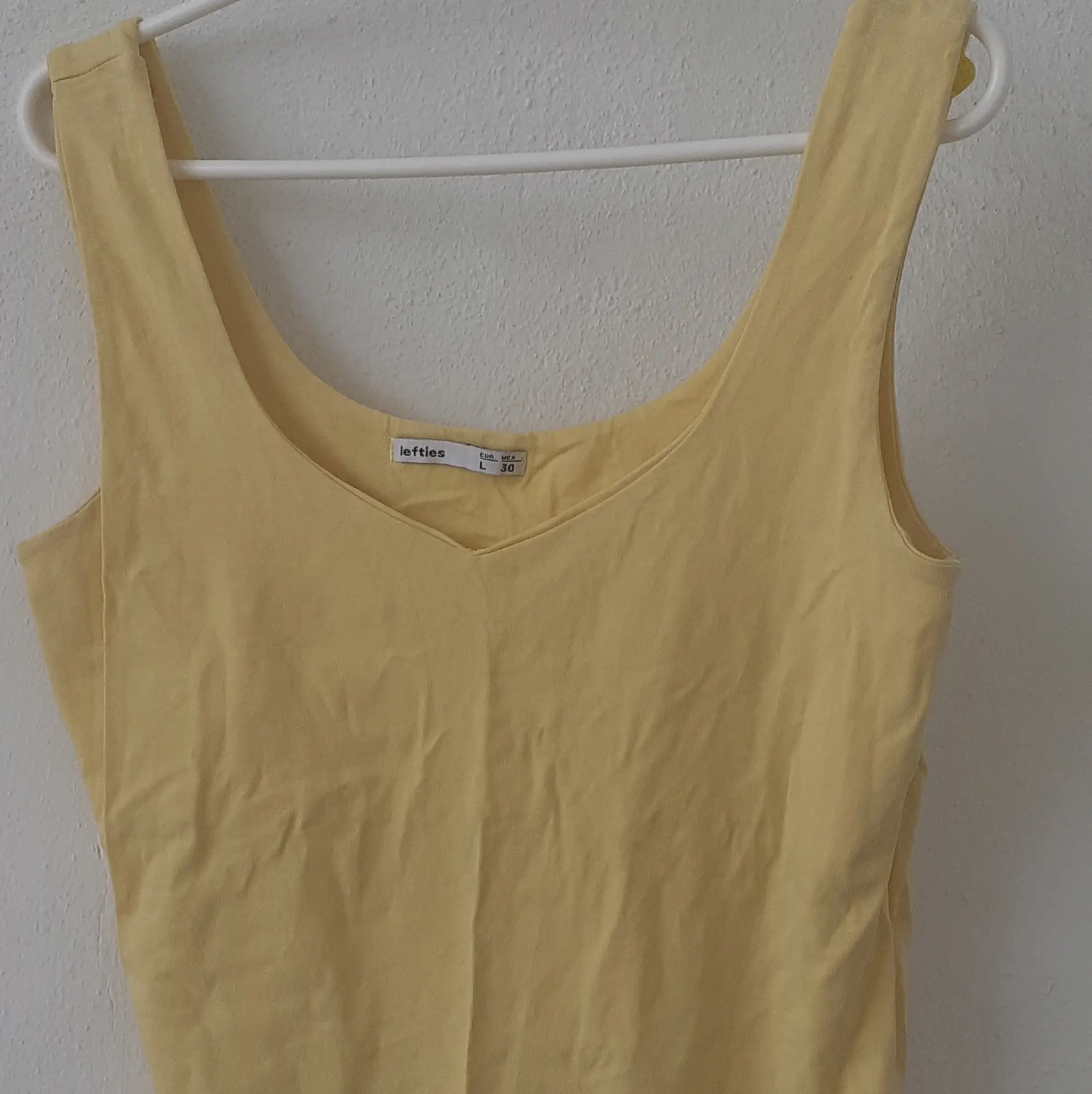 Camiseta-sin-mangas-gris-corazon-mujer_resultado