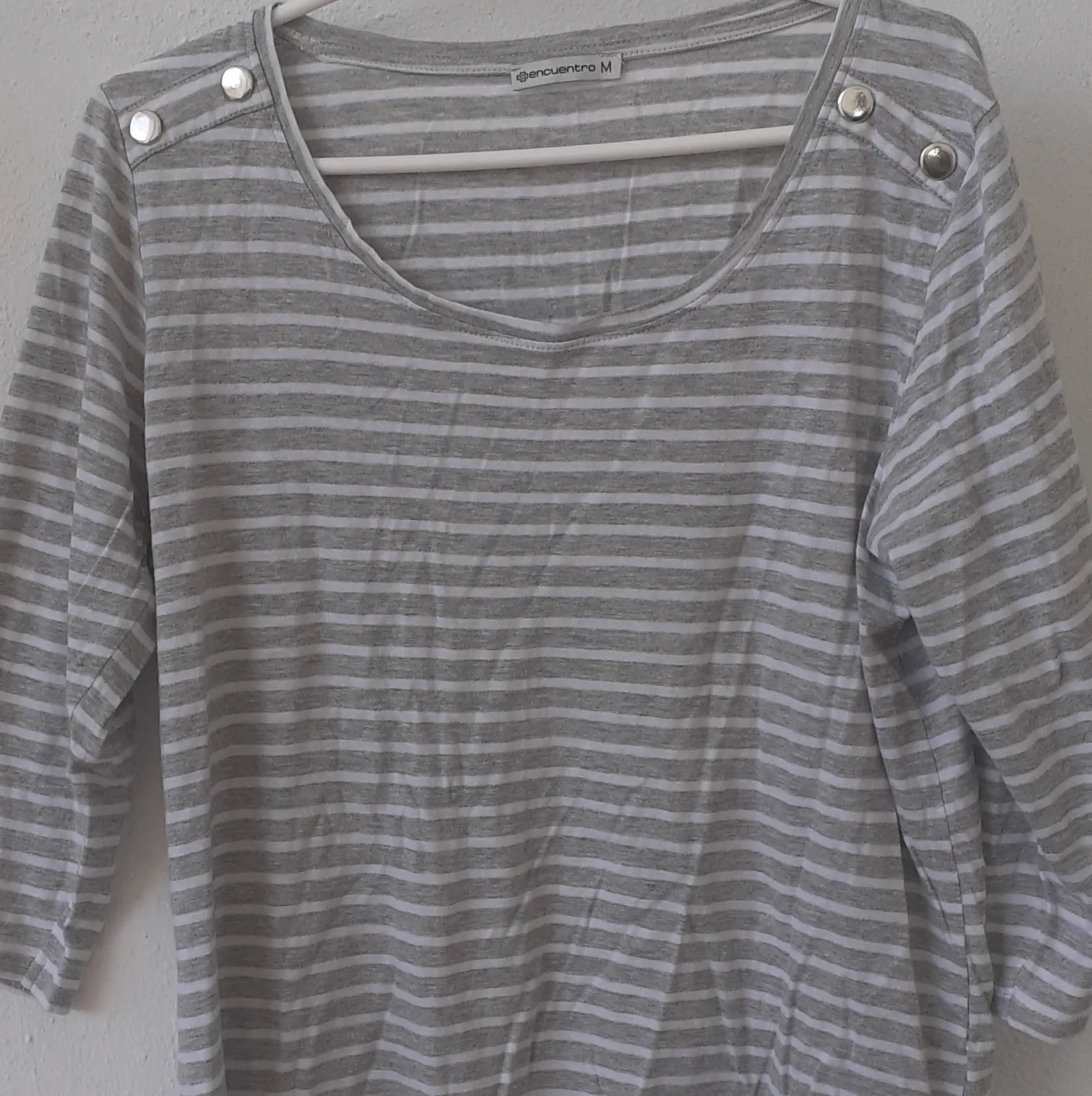 Camiseta-sin-mangas-gris-corazon-mujer_resultado