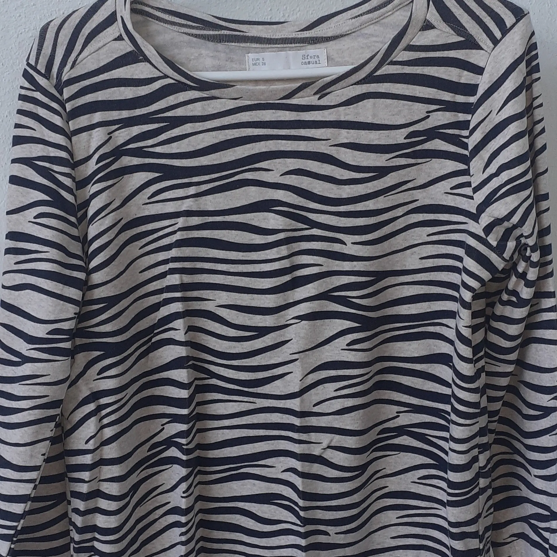 Camiseta-sin-mangas-gris-corazon-mujer_resultado