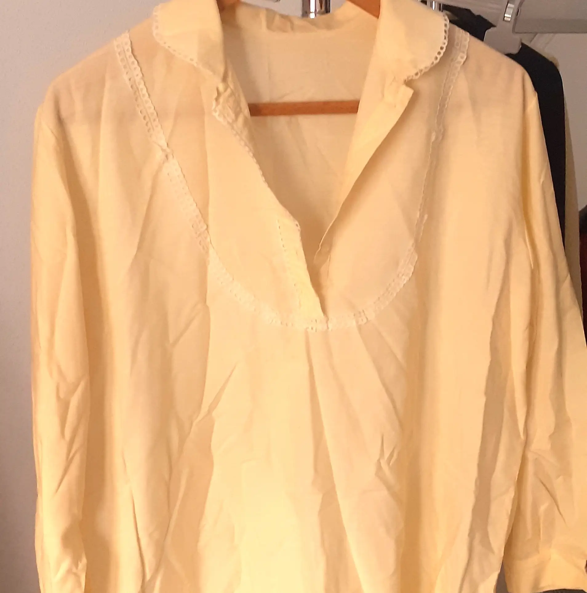 Camisa blanca de seda